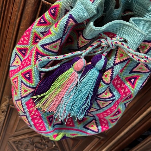 Wayuu Maruliunaja Bag
Colombian ethnic shoulder bucket bag drawstring handmade - Picture 7 of 12